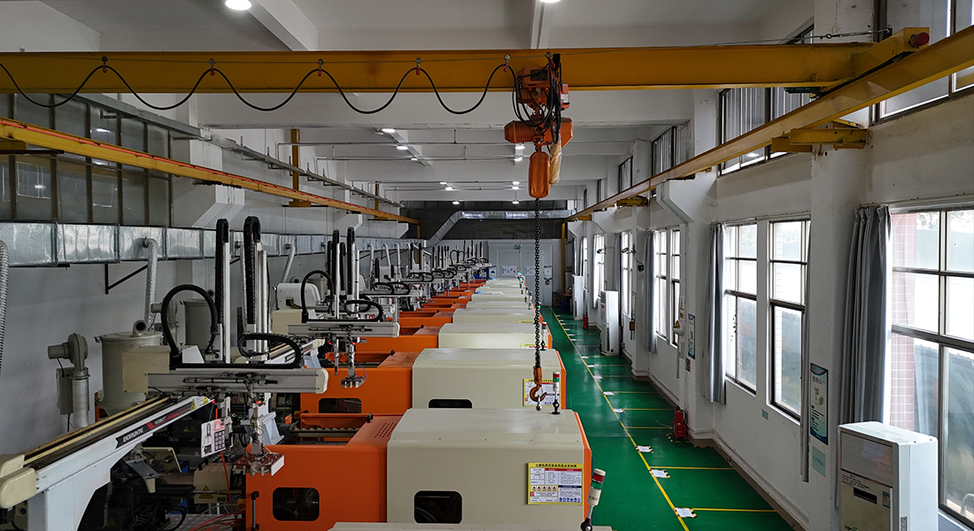 ÉNORMES ÉQUIPEMENTS D'ATELIER